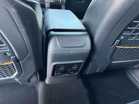 Used 2024 Ford Bronco Badlands image 9