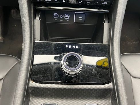 Used 2023 Jeep Grand Cherokee Limited image 12