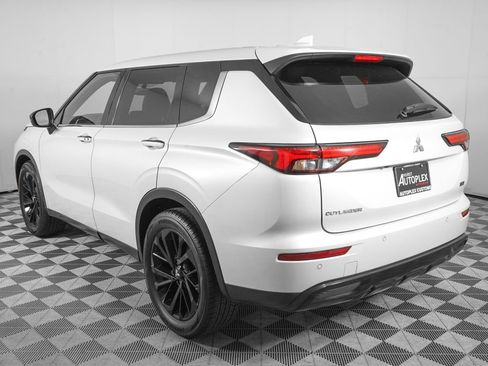 Used 2023 Mitsubishi Outlander SE AWD/4WD image 6