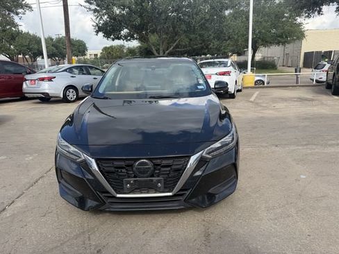 Used 2020 Nissan Sentra SV w/ SV Premium Package FWD image 2