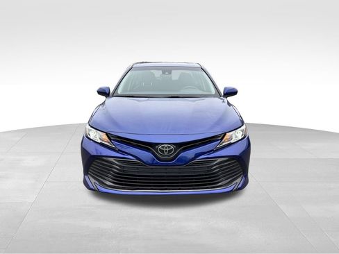 Used 2018 Toyota Camry LE image 2