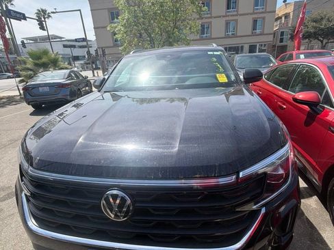 Used 2025 Volkswagen Atlas Cross Sport SE AWD/4WD image 1