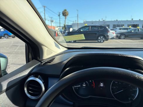 Used 2025 Nissan Versa SV FWD image 29