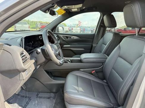 Used 2026 Chevrolet Traverse LT AWD/4WD image 11