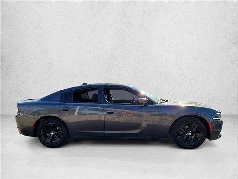 Used 2018 Dodge Charger SXT Plus w/ Driver Convenience Group image 4