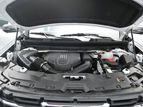 Used 2025 GMC Acadia Elevation AWD/4WD image 5