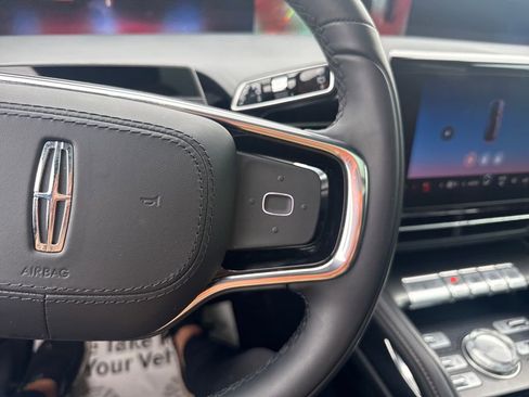 Used 2025 Lincoln Nautilus Reserve AWD/4WD image 47