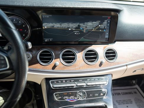 Used 2017 Mercedes-Benz E 300 image 31