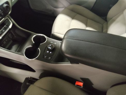Used 2023 GMC Terrain SLE w/ Driver Convenience Package AWD/4WD image 26