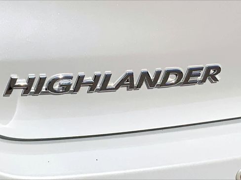 Used 2016 Toyota Highlander Limited image 32