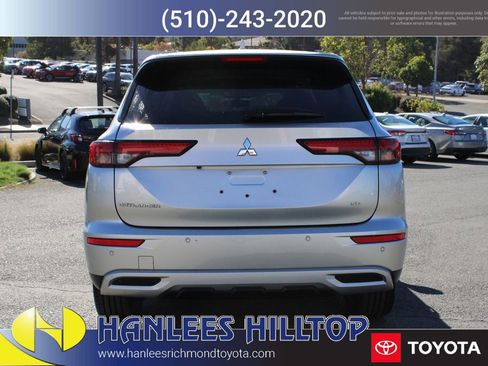 Used 2024 Mitsubishi Outlander SE image 8