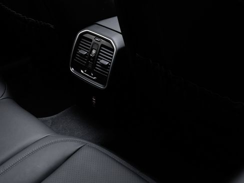 Certified 2026 Porsche Macan AWD/4WD image 36