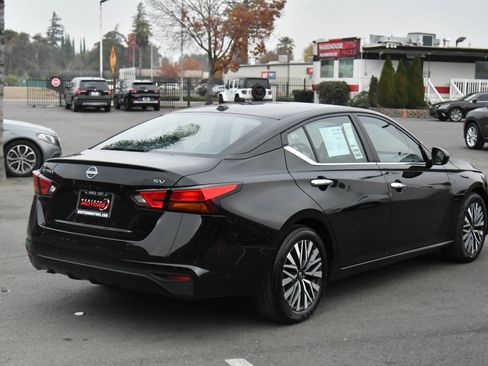 Used 2024 Nissan Altima 2.5 SV image 8