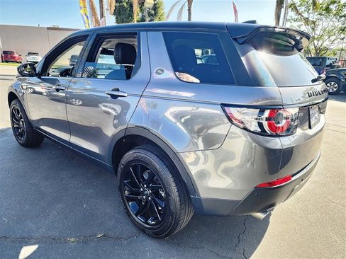 Used 2019 Land Rover Discovery Sport SE image 3