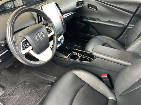 Used 2017 Toyota Prius Prime Premium image 11