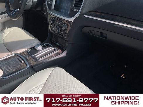 Used 2018 Chrysler 300 Limited RWD image 17