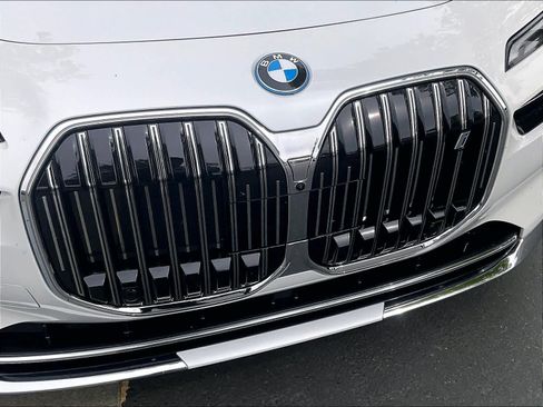 Used 2024 BMW i7 xDrive60 AWD/4WD image 32