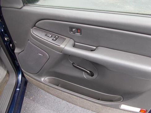 Used 2005 GMC Sierra 1500 SLE w/ Safe And Sound Package RWD image 21