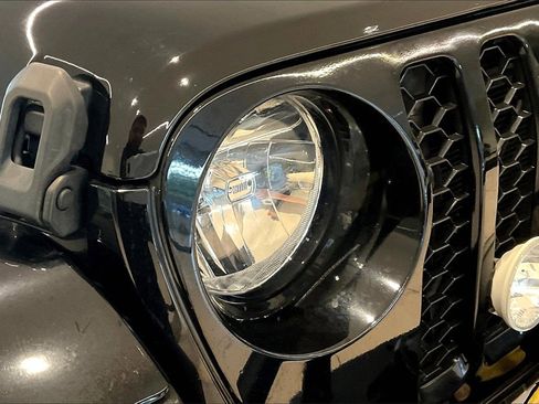 Used 2022 Jeep Gladiator Willys image 30