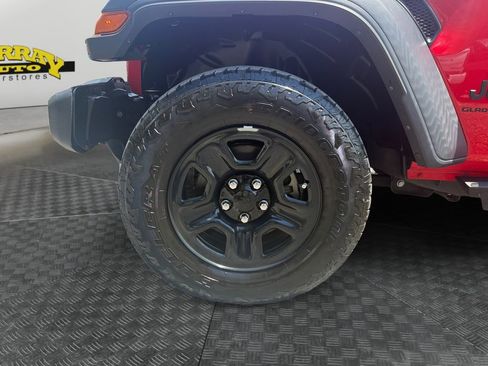 Used 2023 Jeep Gladiator Sport AWD/4WD image 14