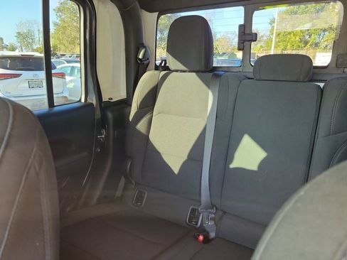 Used 2023 Jeep Gladiator Sport image 4