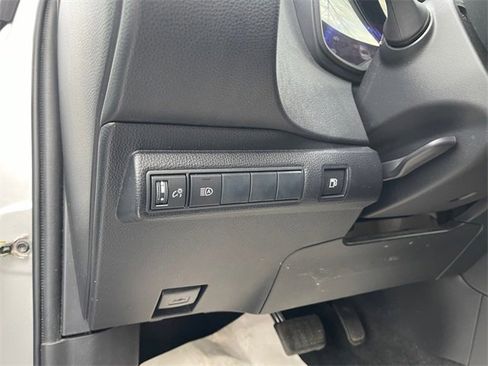 Used 2020 Toyota Corolla LE image 22