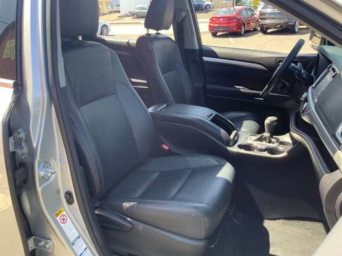 Used 2015 Toyota Highlander XLE AWD/4WD image 19