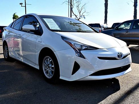 Used 2016 Toyota Prius Two FWD image 3