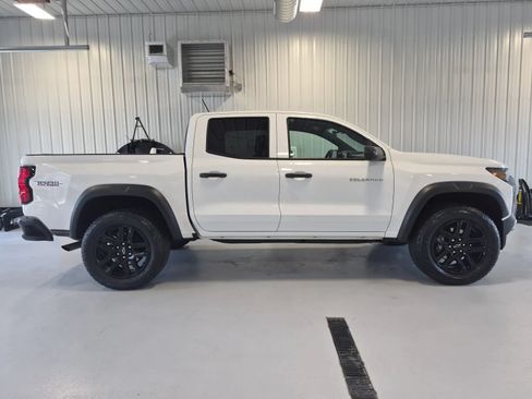Used 2025 Chevrolet Colorado Trail Boss AWD/4WD image 2