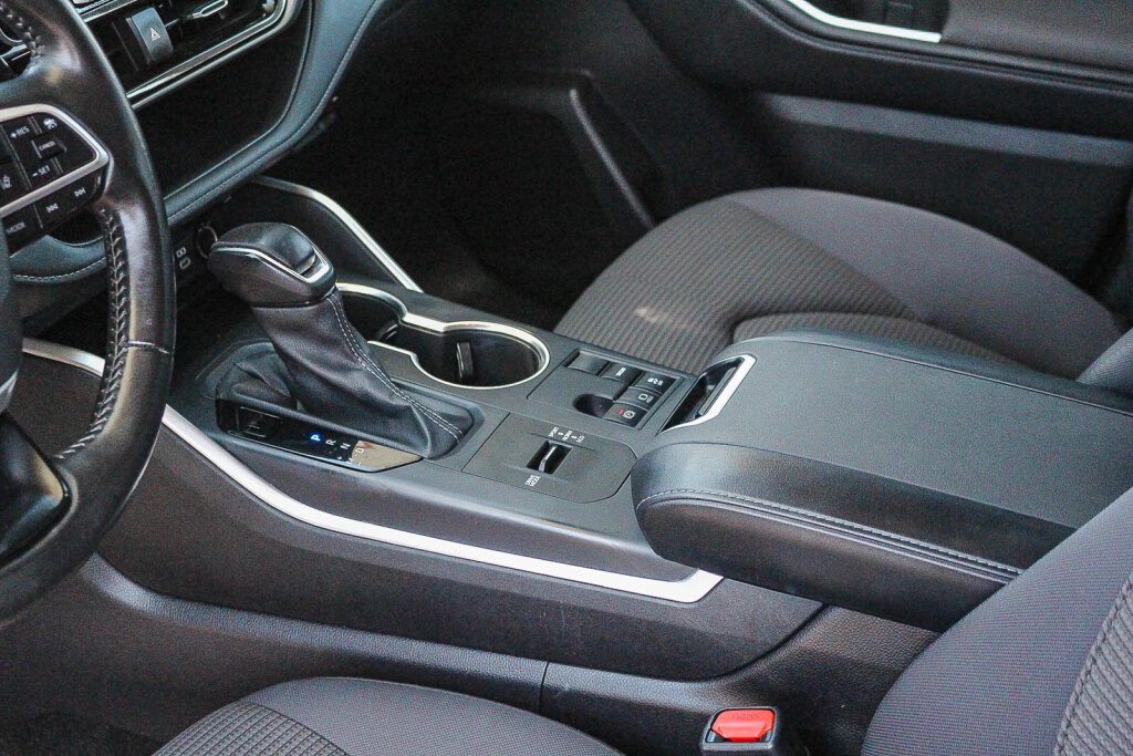 Used 2025 Toyota Highlander LE FWD image 10