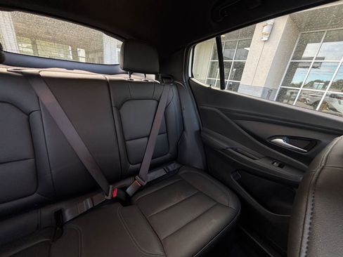 Used 2025 Buick Envista Sport Touring image 39