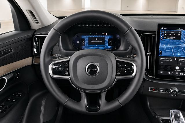 Used 2025 Volvo XC90 B6 Plus w/ Protection Package Premier AWD/4WD image 9