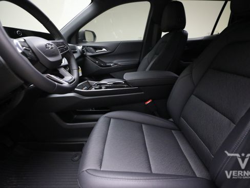 New 2026 Chevrolet Equinox LT w/ Convenience Package II FWD image 10