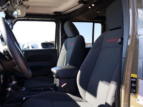 Used 2025 Jeep Wrangler Unlimited Rubicon image 9