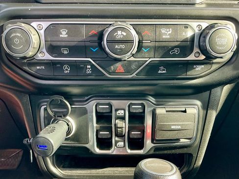 Used 2022 Jeep Gladiator Sport AWD/4WD image 34