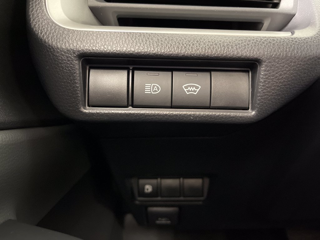 Certified 2024 Toyota Prius LE FWD image 28