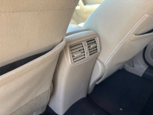 Used 2016 Nissan Rogue S AWD/4WD image 18