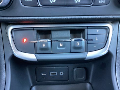 Used 2024 GMC Terrain SLE image 24