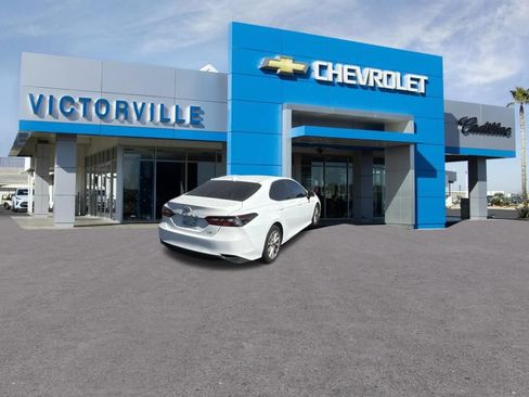 Used 2022 Toyota Camry LE FWD image 5
