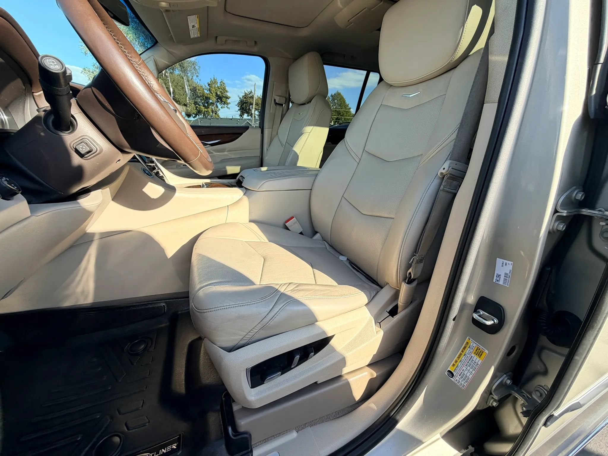 Used 2017 Cadillac Escalade ESV Premium Luxury AWD/4WD image 10