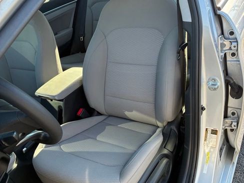 Used 2020 Hyundai Elantra SEL image 16