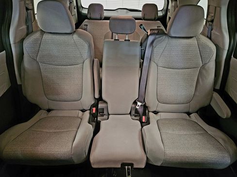 Used 2022 Toyota Sienna LE FWD image 31