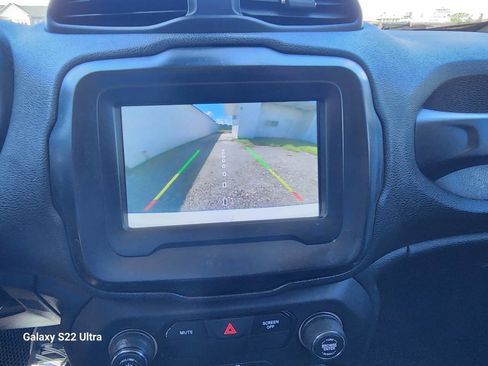 Used 2018 Jeep Renegade Latitude image 15