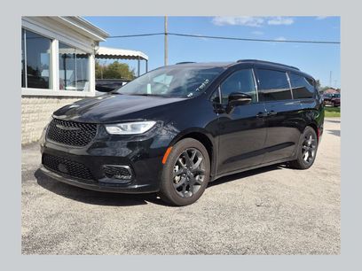 Used 2025 Chrysler Pacifica Limited