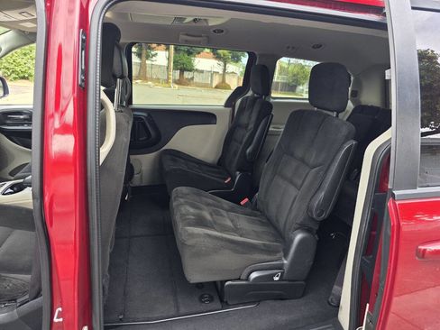 Used 2015 Dodge Grand Caravan SXT image 11