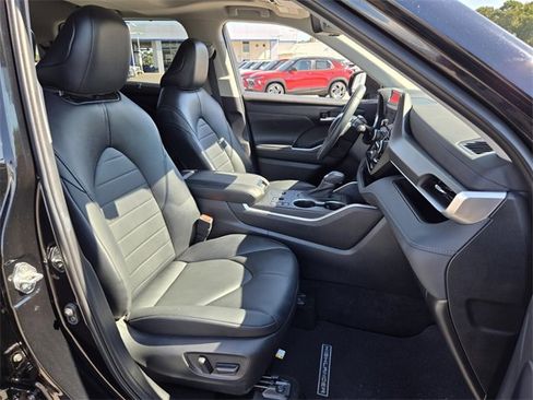 Used 2023 Toyota Highlander XLE image 21