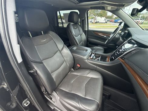 Certified 2020 Cadillac Escalade Luxury w/ Escalade Sport Edition image 28