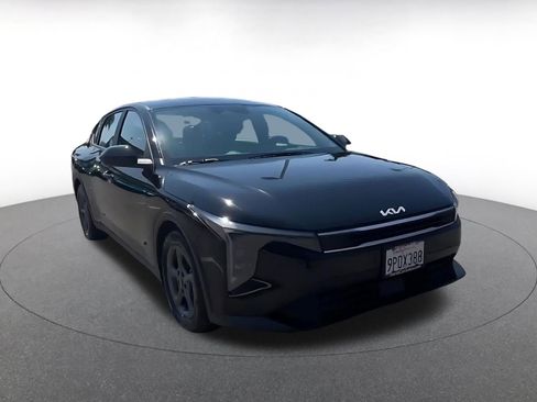 Used 2025 Kia K4 LXS image 3