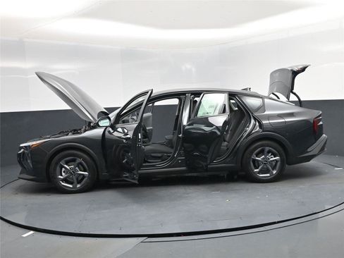New 2025 Kia K4 LXS image 20