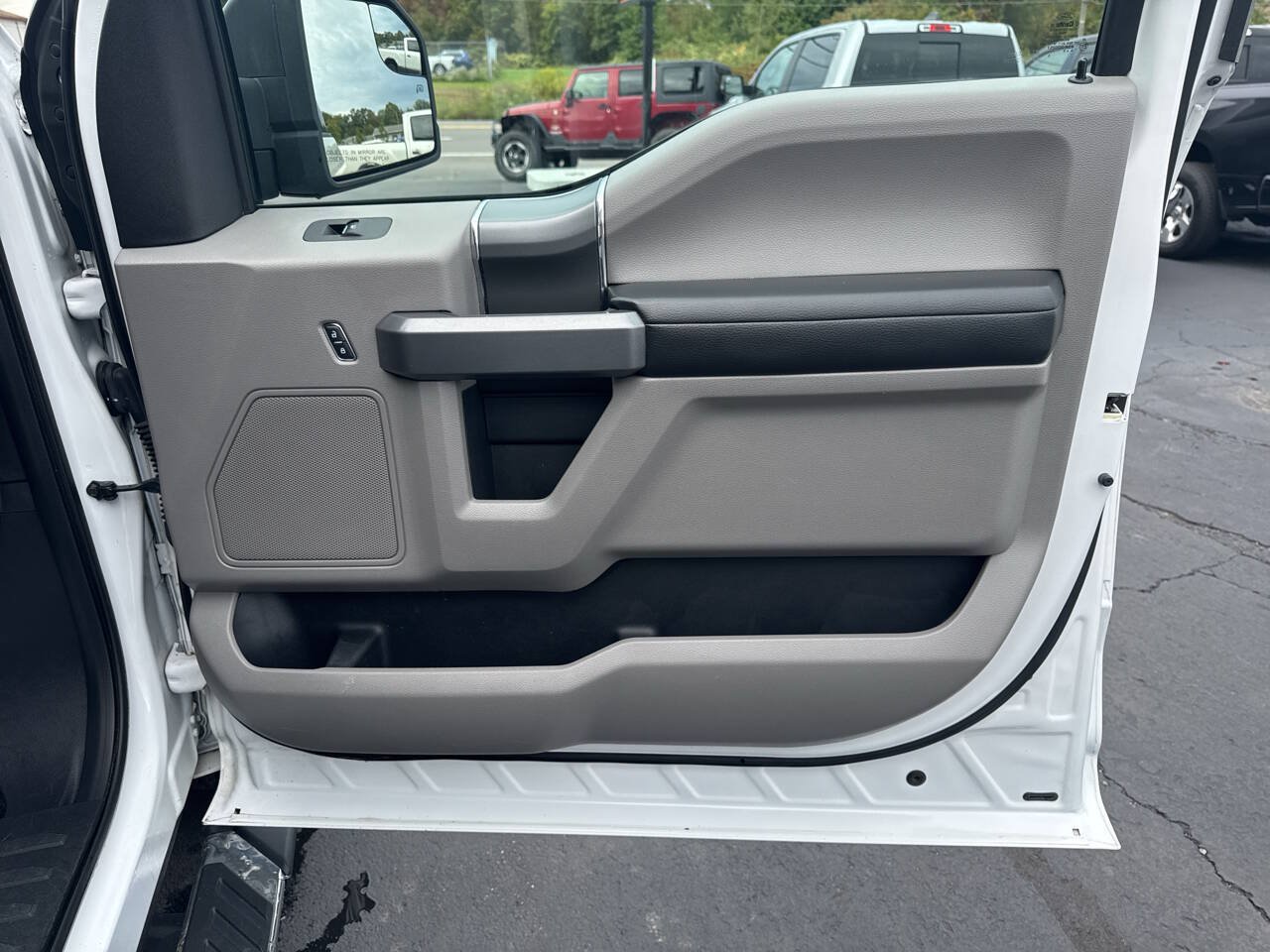 Used 2015 Ford F150 XLT w/ Equipment Group 301A Mid AWD/4WD image 24